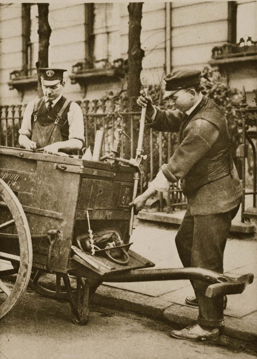 Due installatori di gas di Londra da English Photographer