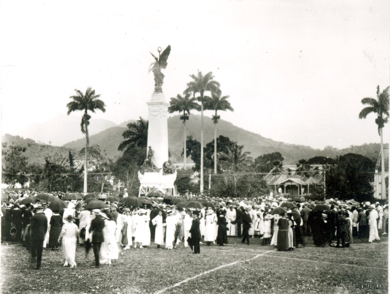 Inaugurazione del Memoriale di Guerra, Port of Spain, Trinidad, 1920 da English Photographer