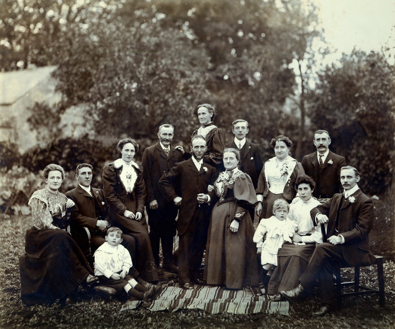 Gruppo di nozze, Trowbridge, Wiltshire, Inghilterra, c.1900 da English Photographer