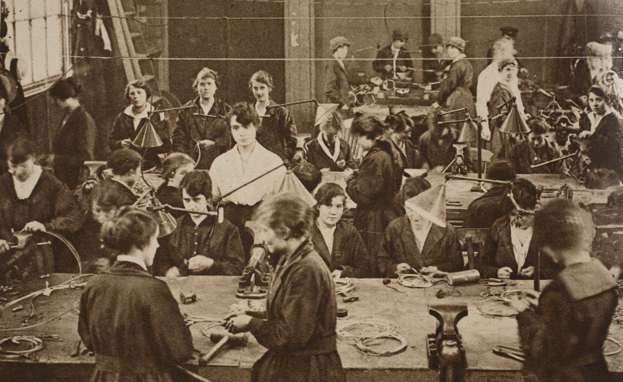 Donne lavoratrici nel R.N. Air Service, 1914-19 da English Photographer