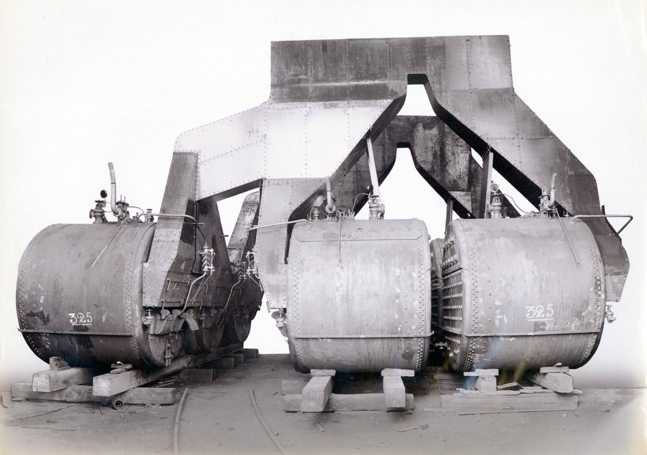 Cantiere n. 647, Baikal. Mostra alcune delle caldaie e delle prese del camino per il traghetto rompighiaccio Baikal da English Photographer