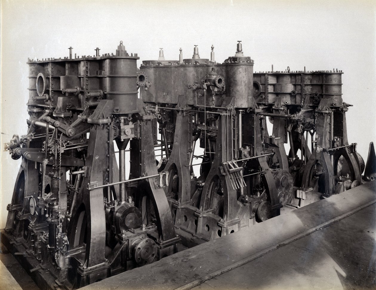 Yard no. 647, Baikal. Mostra i motori principali per il traghetto rompighiaccio Baikal, 1896 da English Photographer