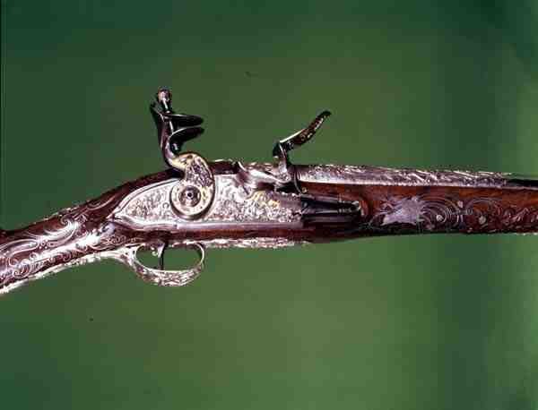 Fucile ad Aria, di J.G. Kolbe, c.1750 (noce intarsiato con argento) da English School