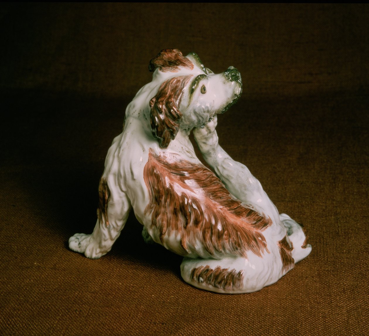 Figura di un King Charles spaniel di Derby, periodo Chelsea-Derby, c.1780 da English School