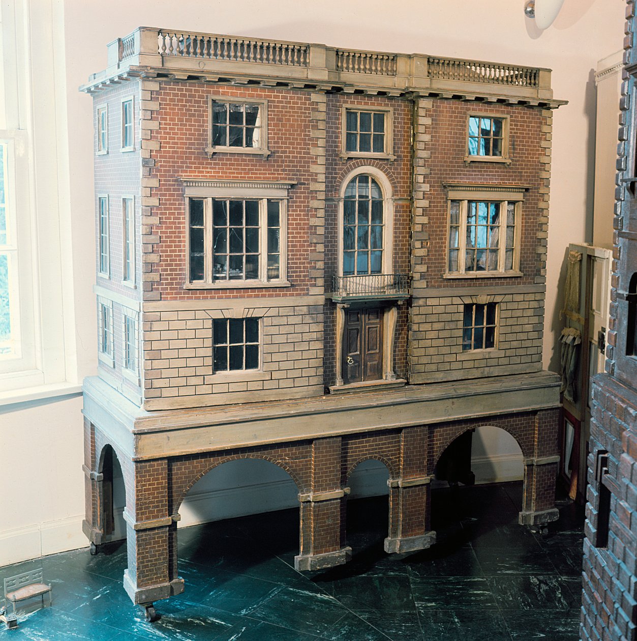 Casa delle bambole con balaustra, c.1775 da English School