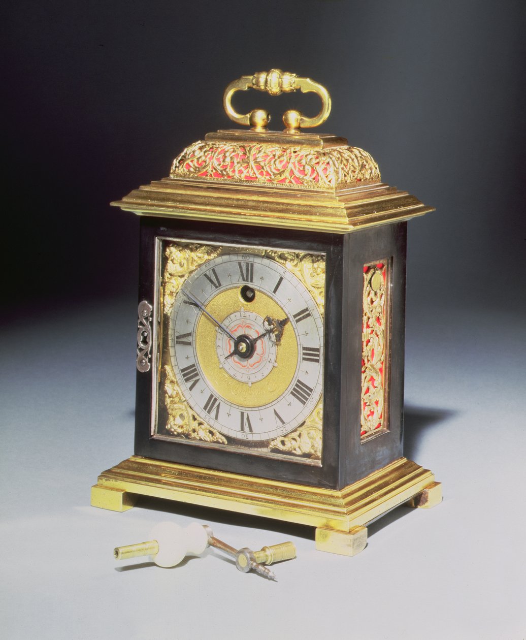 Orologio a staffa in miniatura con cassa in acciaio blu e metallo dorato di Thomas Tompion (1639-1713), c.1710 da English School