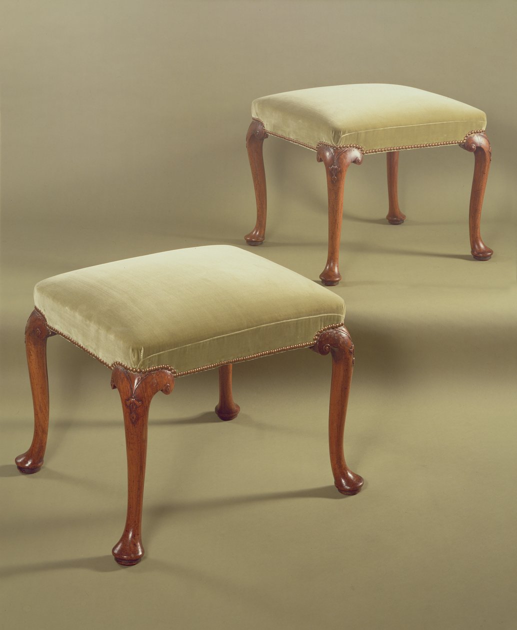 Coppia di sgabelli imbottiti, c.1710 da English School