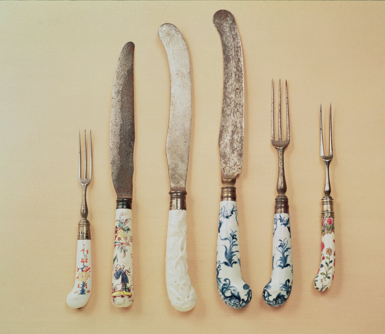 Manici di coltello e forchetta in porcellana da English School