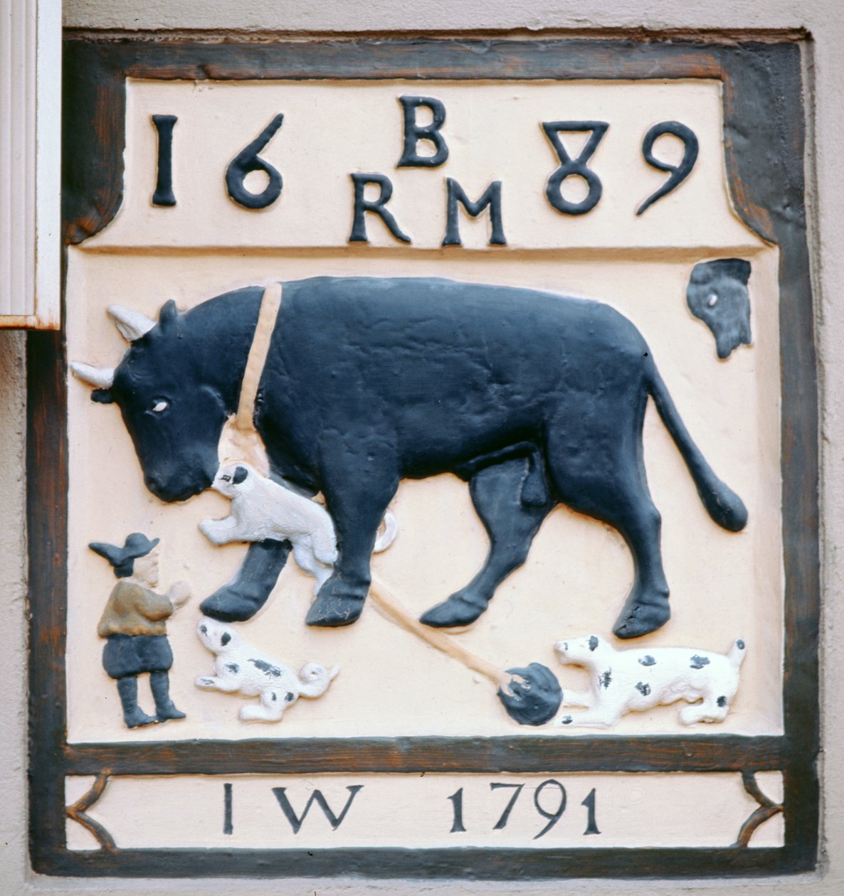 Insegna del pub dal Bull and Dog (precedentemente il Black Bull) 1689 da English School