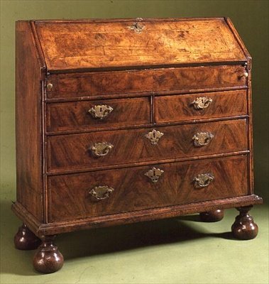 Bureau della regina Anna con piedi a cipolla, c.1710 da English School