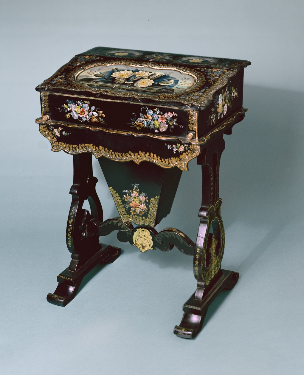 Tavolo da cucito e scrivania (c.1865) da English School