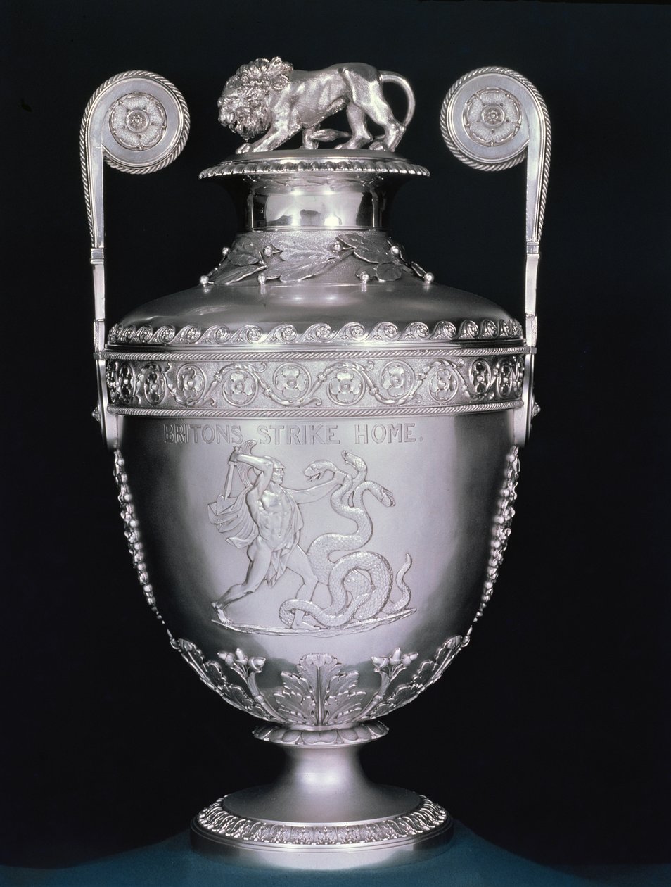 Vaso Trafalgar, progettato da John Flaxman 1755-1826, realizzato da Digby Scott & Benjamin Smith, Londra, 1805-06 argento da English School