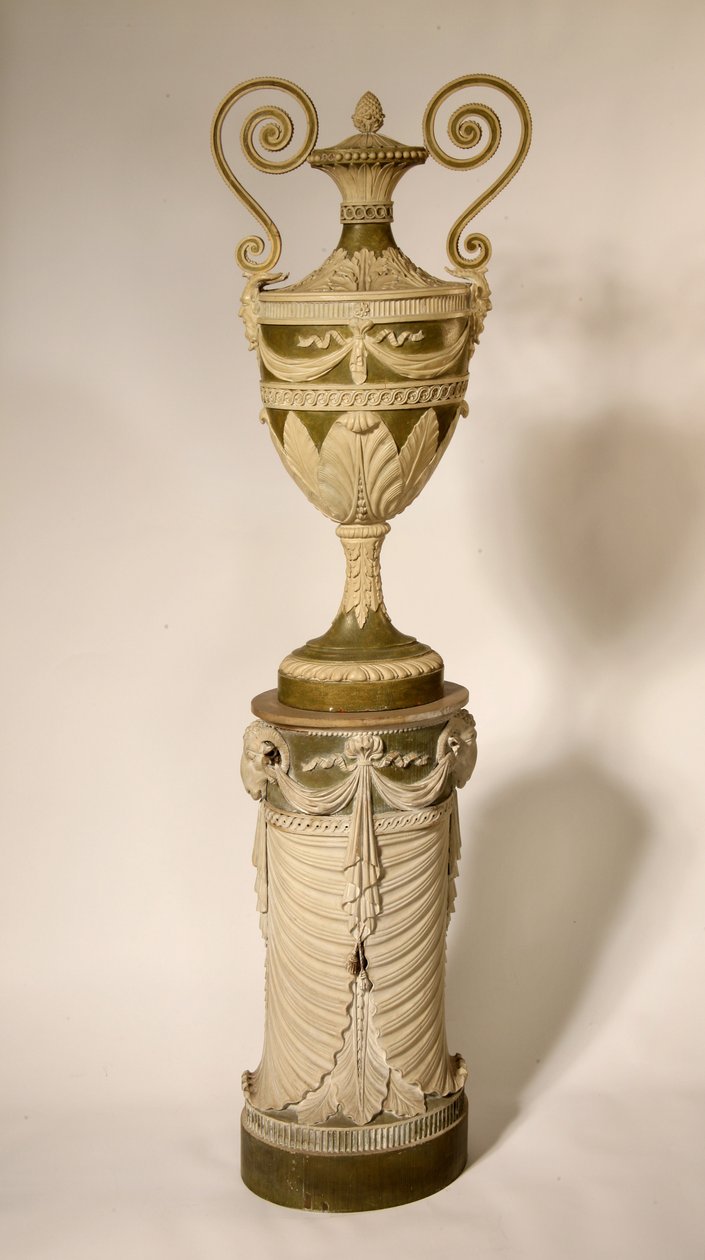 Urna su un piedistallo, c.1800 da English School