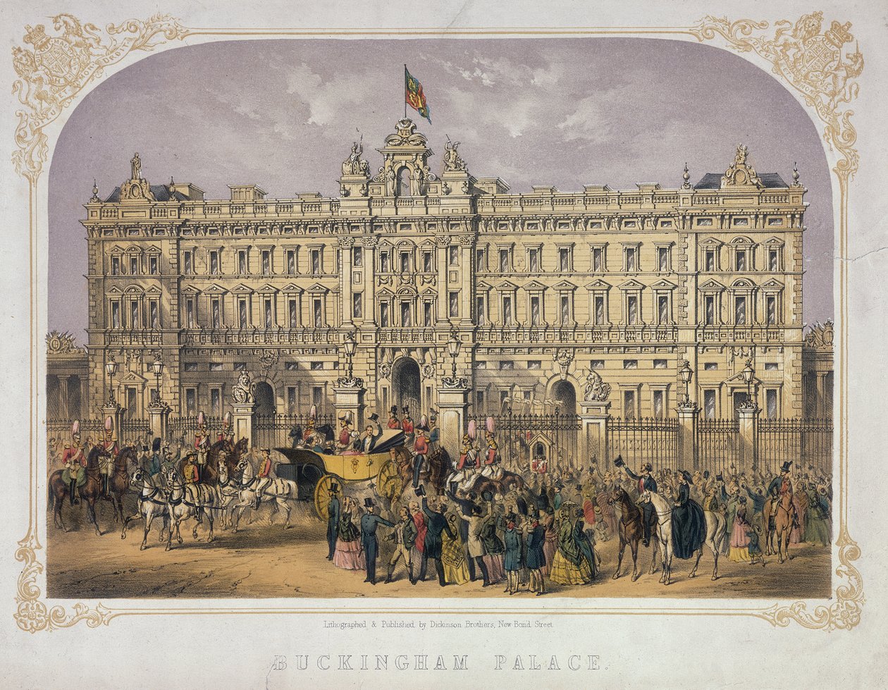 Veduta di Buckingham Palace con una folla fuori che applaude la Regina Vittoria (1819-1901) e il Principe Alberto (1819-61) mentre escono in carrozza, c.1855 da English School