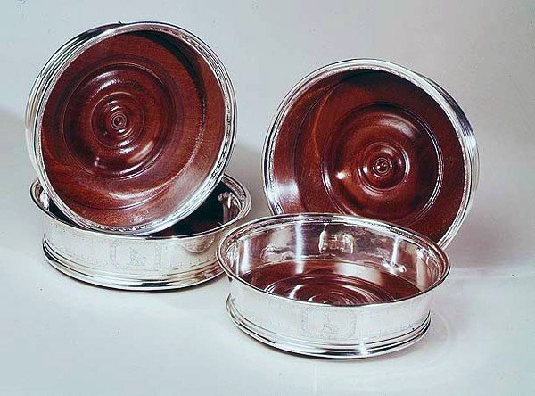Sottobicchieri da vino, set di quattro, Giorgio IV, realizzati da Eley & Fearn, 1823 da English School