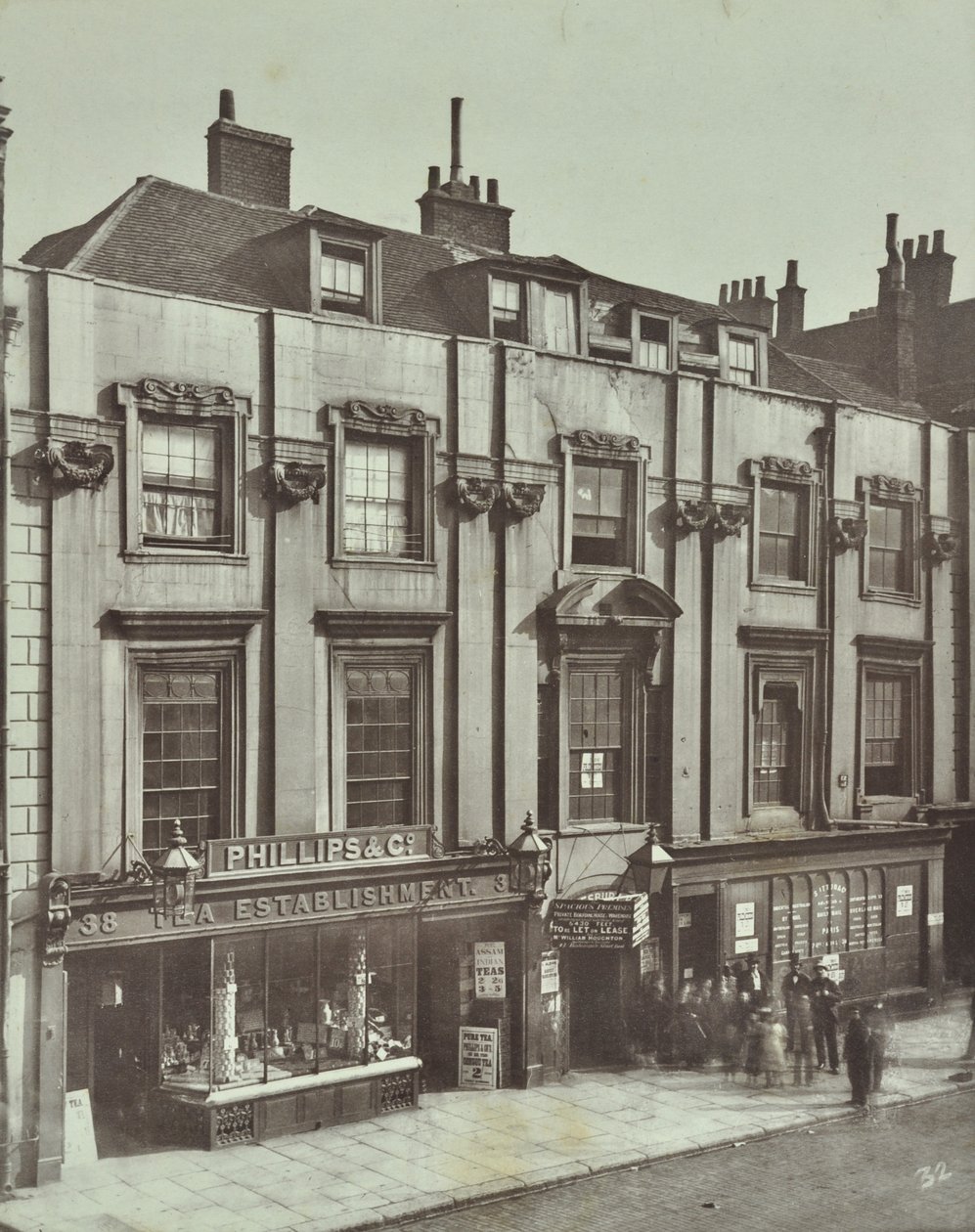 36-38 Aldersgate Street: Shaftesbury House, Londra, 1879 da English Photographer