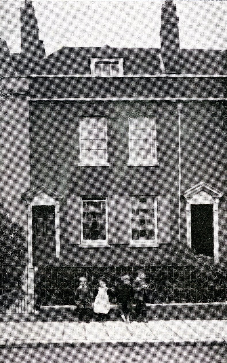 387, Commercial Road, Portsmouth, Hampshire, luogo di nascita di Charles Dickens il 7 febbraio 1812 da English Photographer