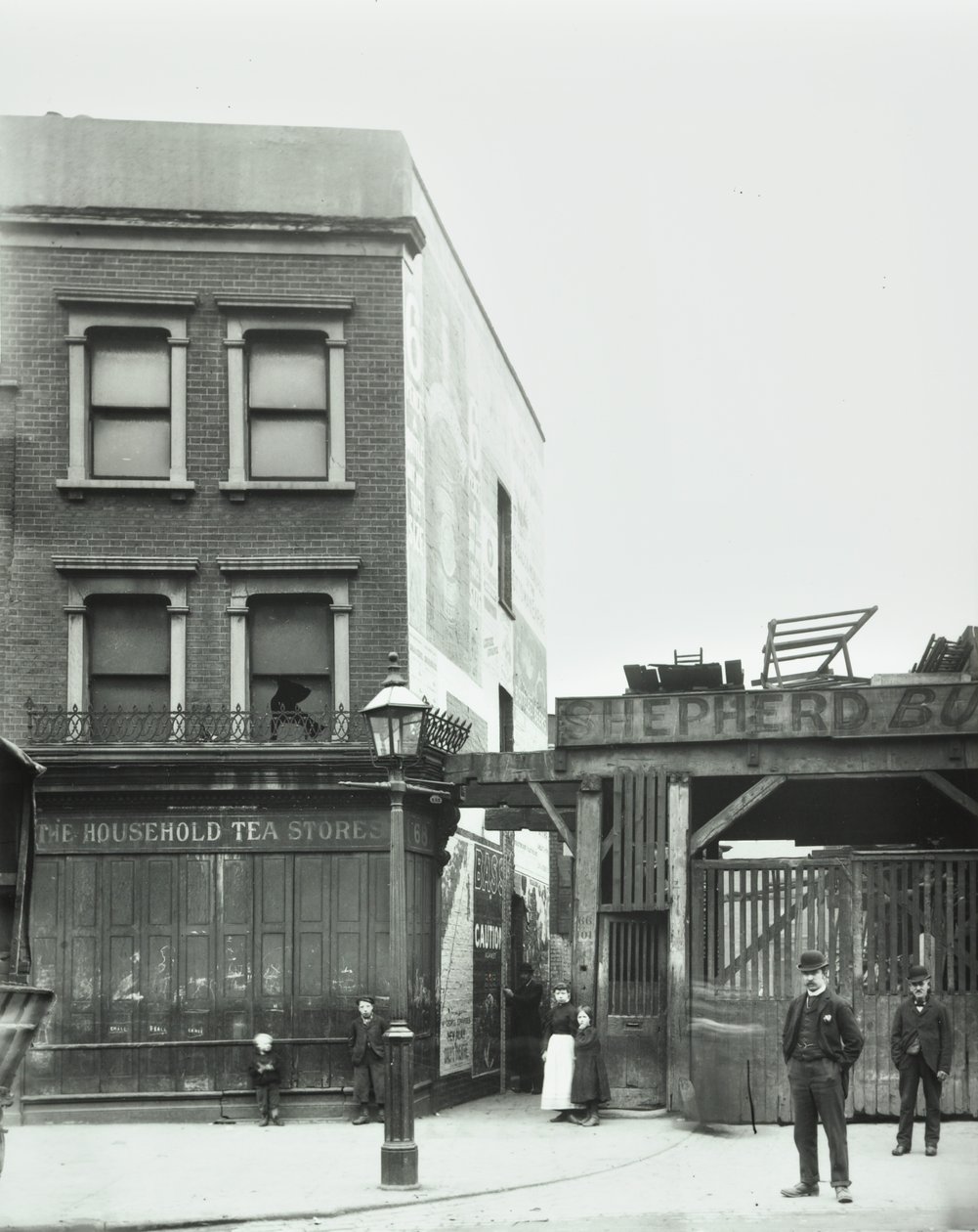 68 Bermondsey New Road: elevazione anteriore, Londra, 1898 da English Photographer