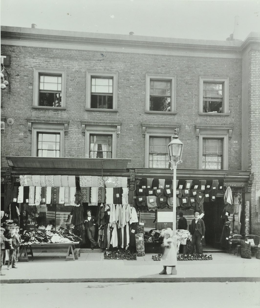 7-8 Gainsborough Road: elevazioni anteriori, Londra, 1899 da English Photographer