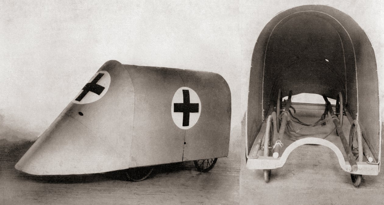 Copertura per barella antiproiettile per il soccorso dei feriti e dei barellieri tra le trincee durante la Prima Guerra Mondiale, da The Illustrated War News, 1915 da English Photographer