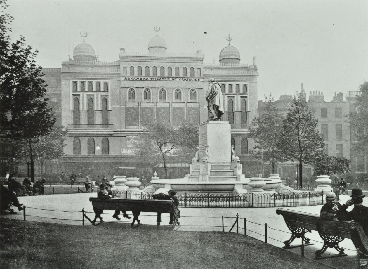 Alhambra, Leicester Square, Westminster LB: lato est, 1895 da English Photographer