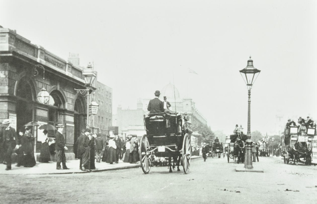 Stazione di Baker Street, Marylebone Road, Westminster LB: vista verso est da Baker Street, 1895 da English Photographer