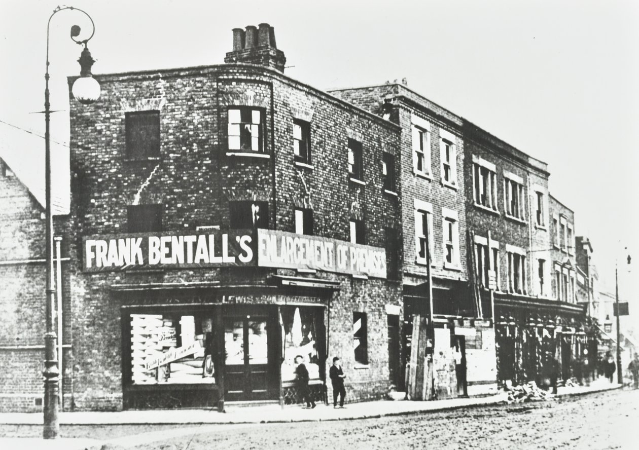 Bentalls, Clarence Street, Kingston: vista generale, 1890 da English Photographer