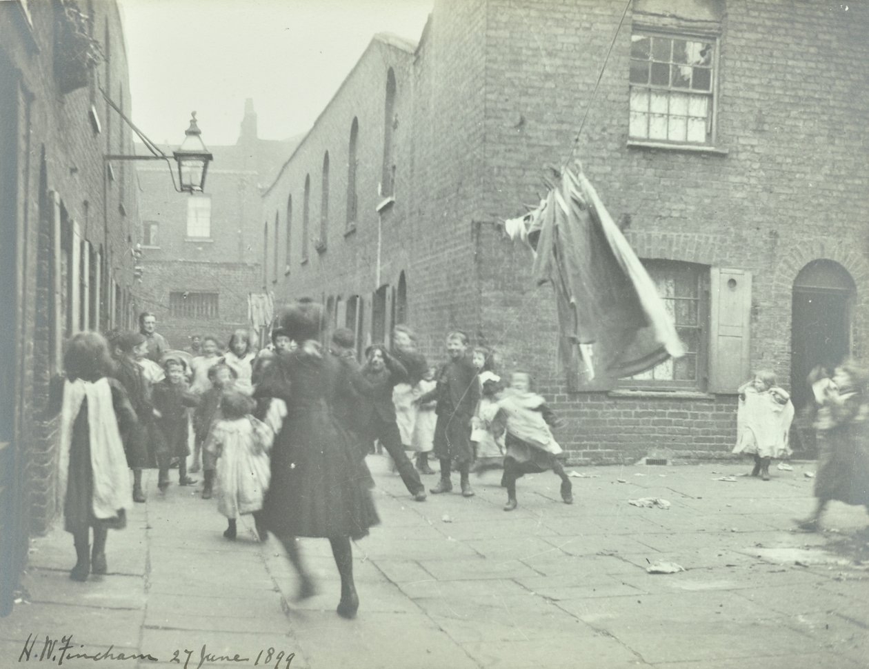 Bishops Court: vista generale, Londra, 1899 da English Photographer