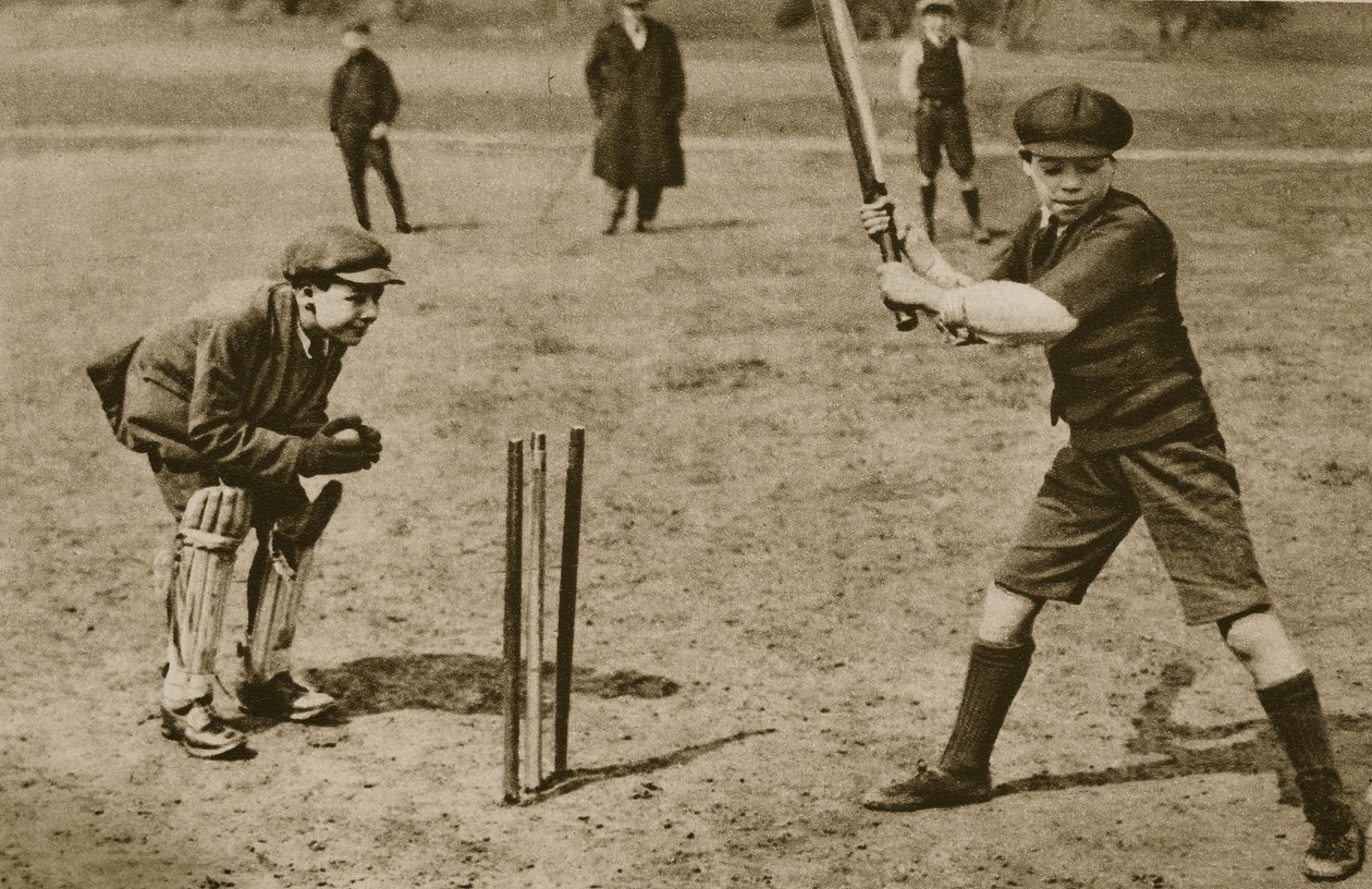 Ragazzi che giocano a cricket, Parliament Hill Fields da English Photographer