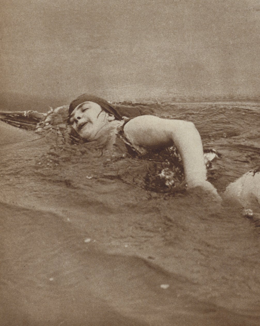 La nuotatrice britannica Ivy Hawke riesce nel terzo tentativo di attraversare a nuoto la Manica da English Photographer