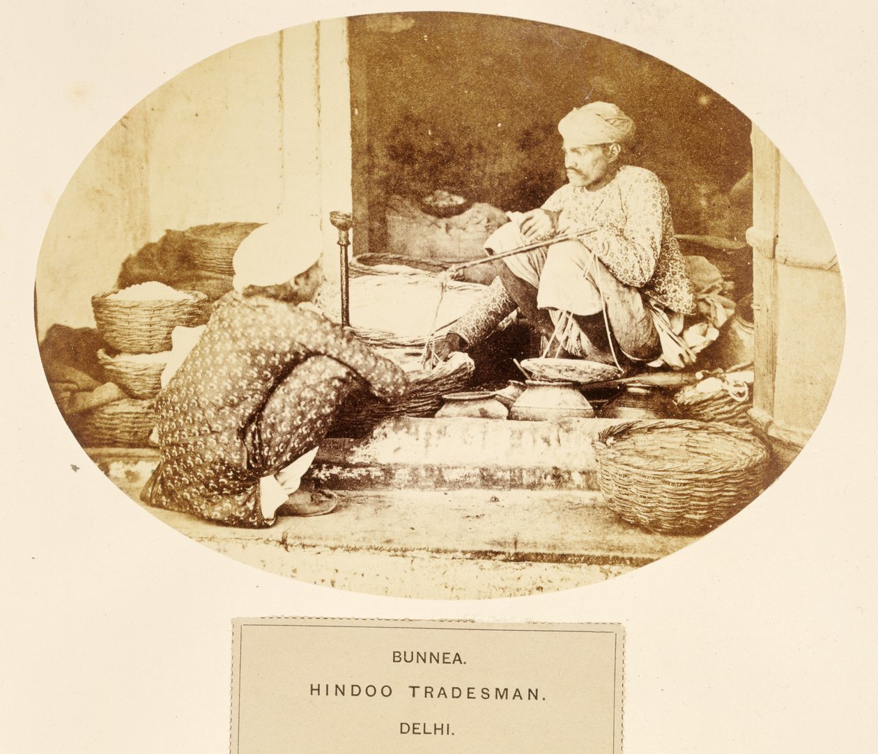Bunnea, commerciante indù, Delhi, da The People of India, di J. Forbes Watson, pubblicato 1868 (albumen print) da English Photographer