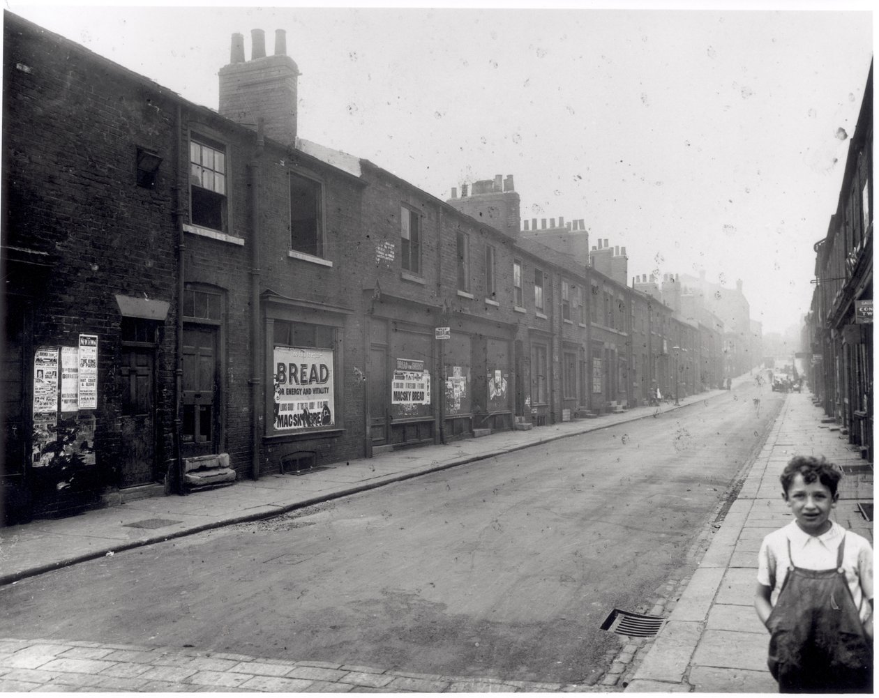 Byron Street, Leylands, Leeds, 14 agosto 1935 da English Photographer