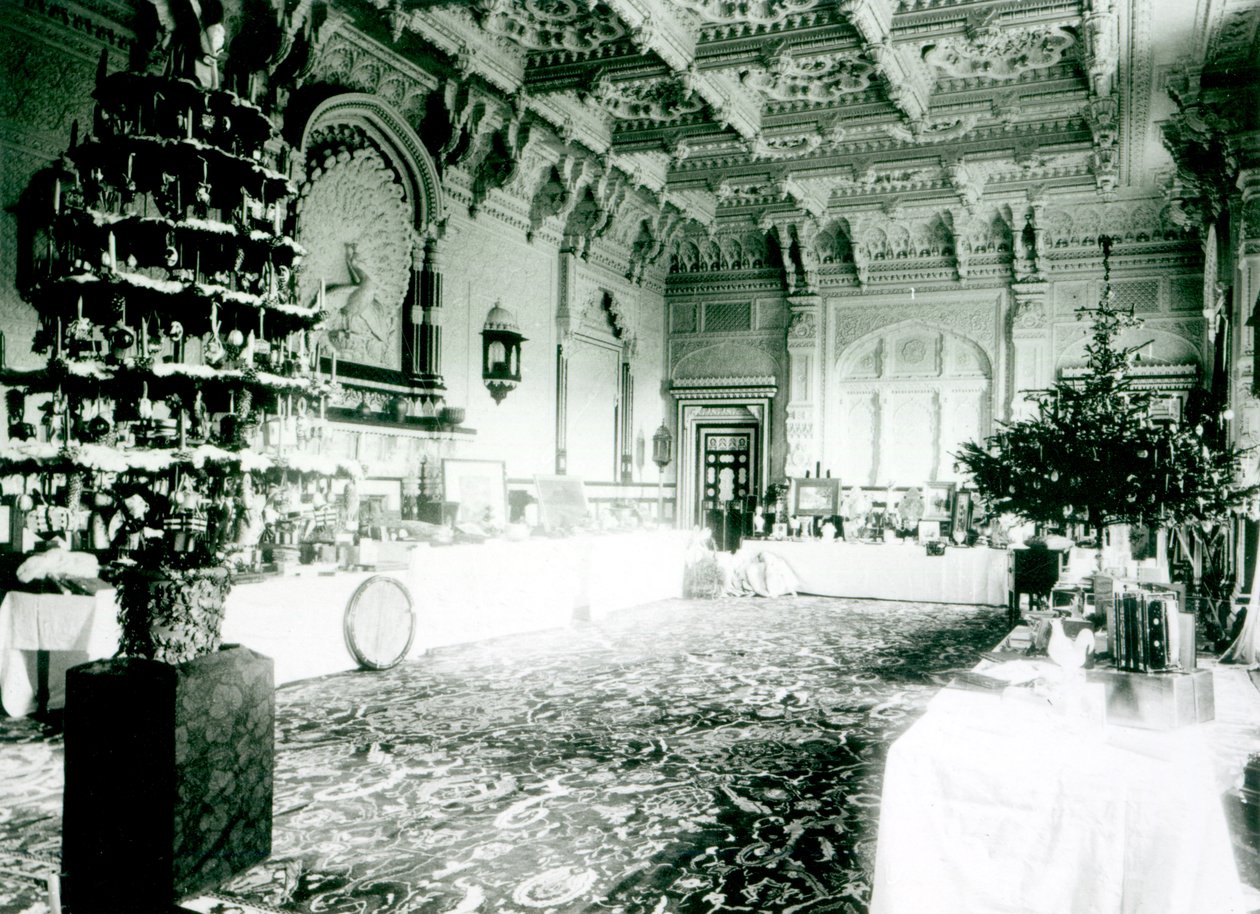 Tavoli di Natale nella Durbar Room a Osborne House da English Photographer