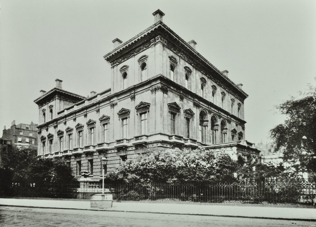 Dorchester House, Park Lane, 1896 da English Photographer