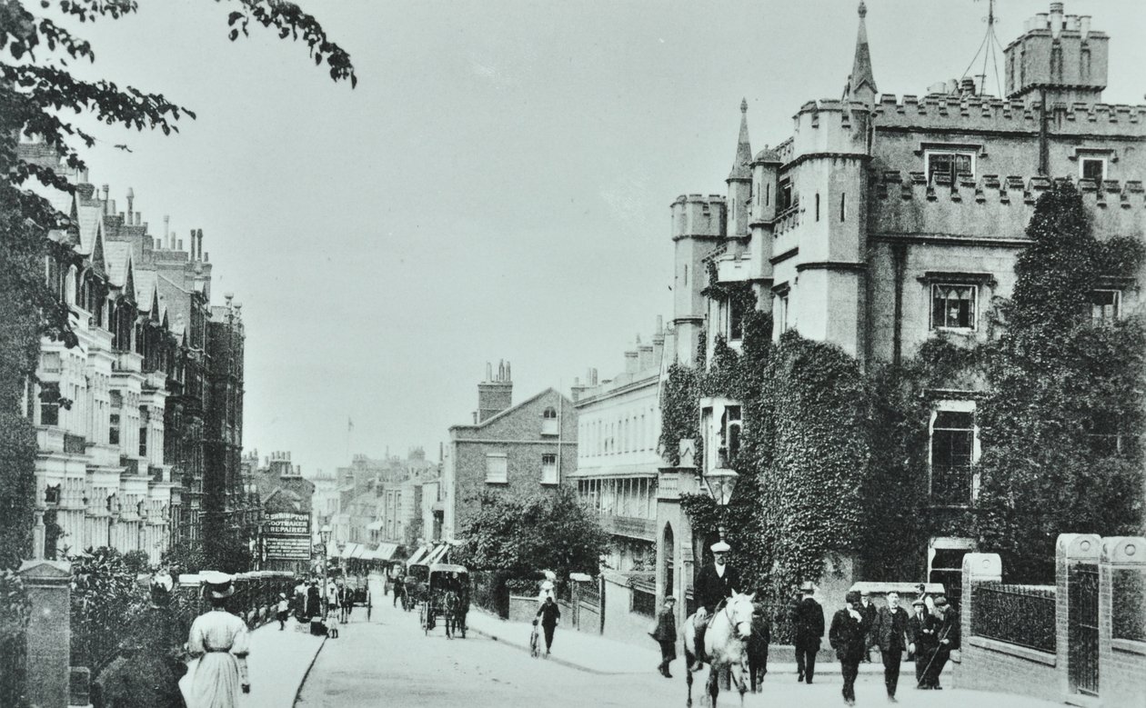 Ellerker College for the Daughters of Gentlemen, Richmond Hill, Richmond: vista generale, 1895 da English Photographer