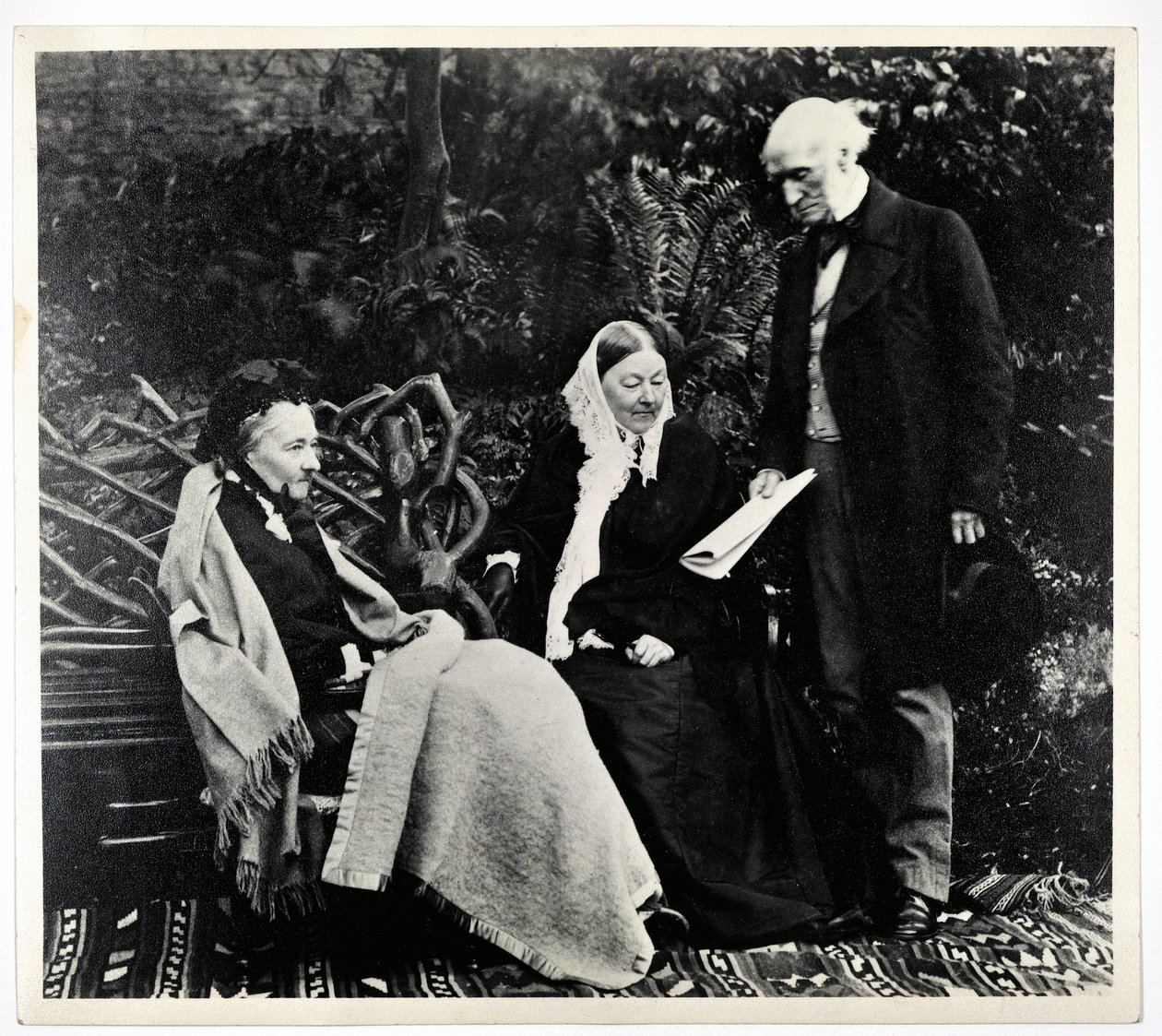 Florence Nightingale, Parthenope, Lady Verney e Sir Harry Verney a Claydon House da English Photographer