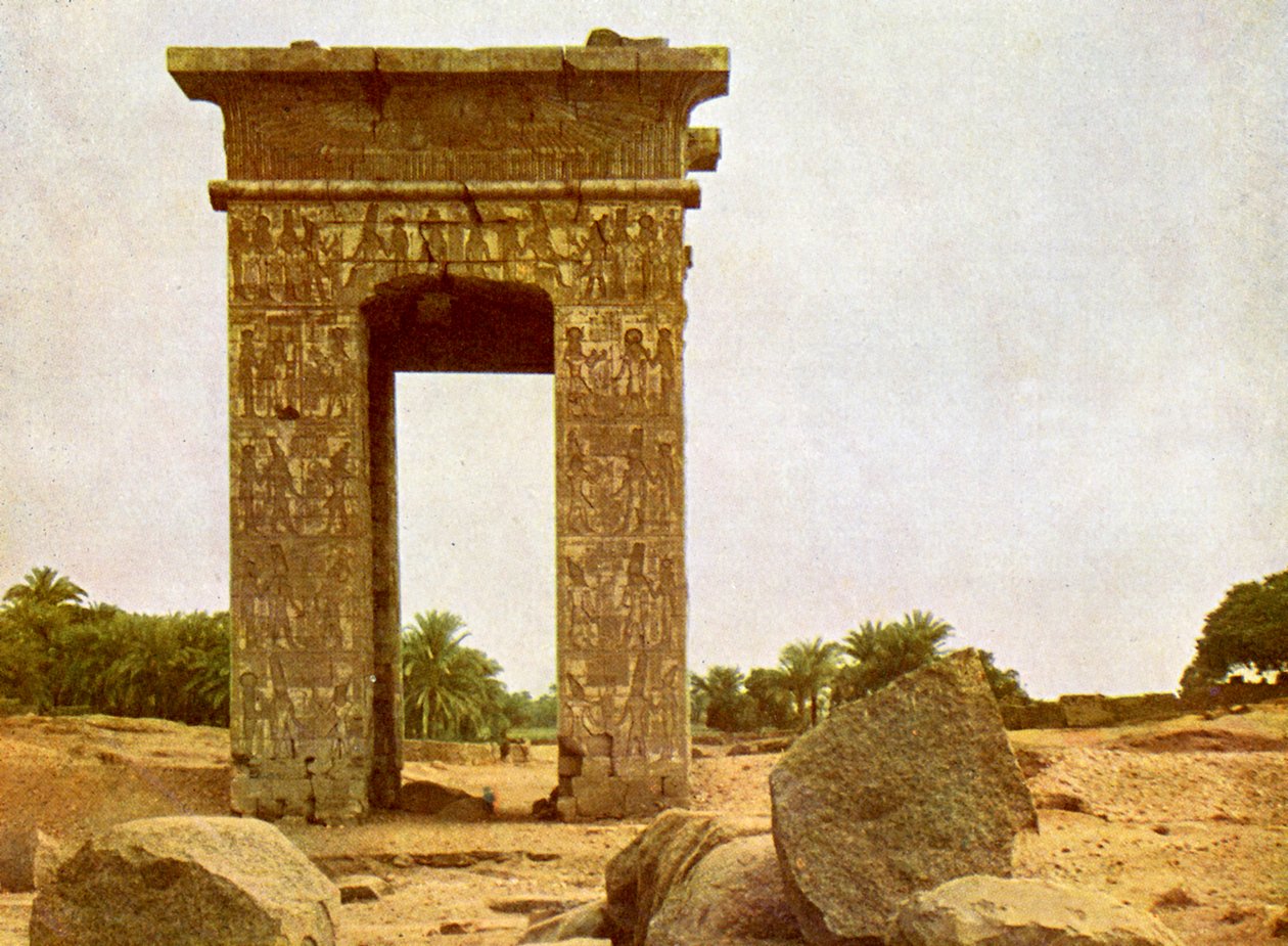 Porta di Tolomeo II a Karnak da English Photographer