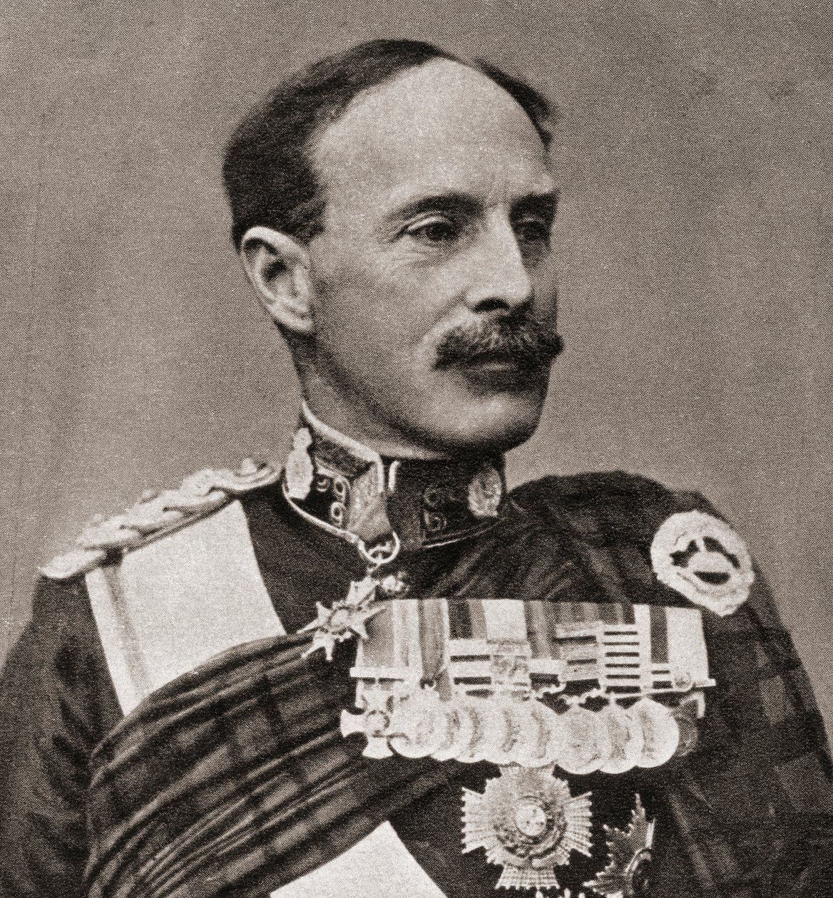 Generale Sir Ian Standish Monteith Hamilton, da The Illustrated War News, 1915 da English Photographer