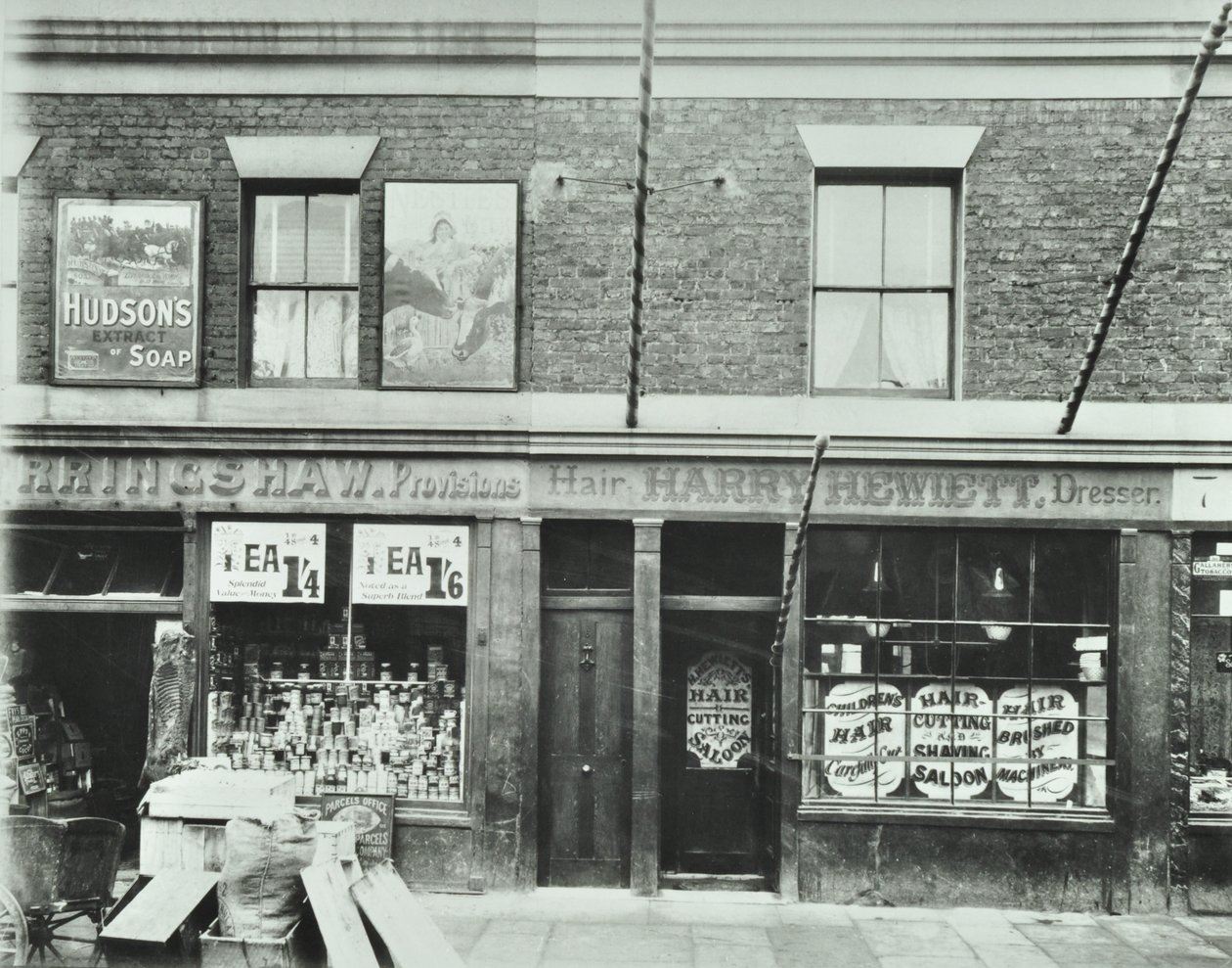 Fruttivendolo, 5 Albert Road, 1899 da English Photographer