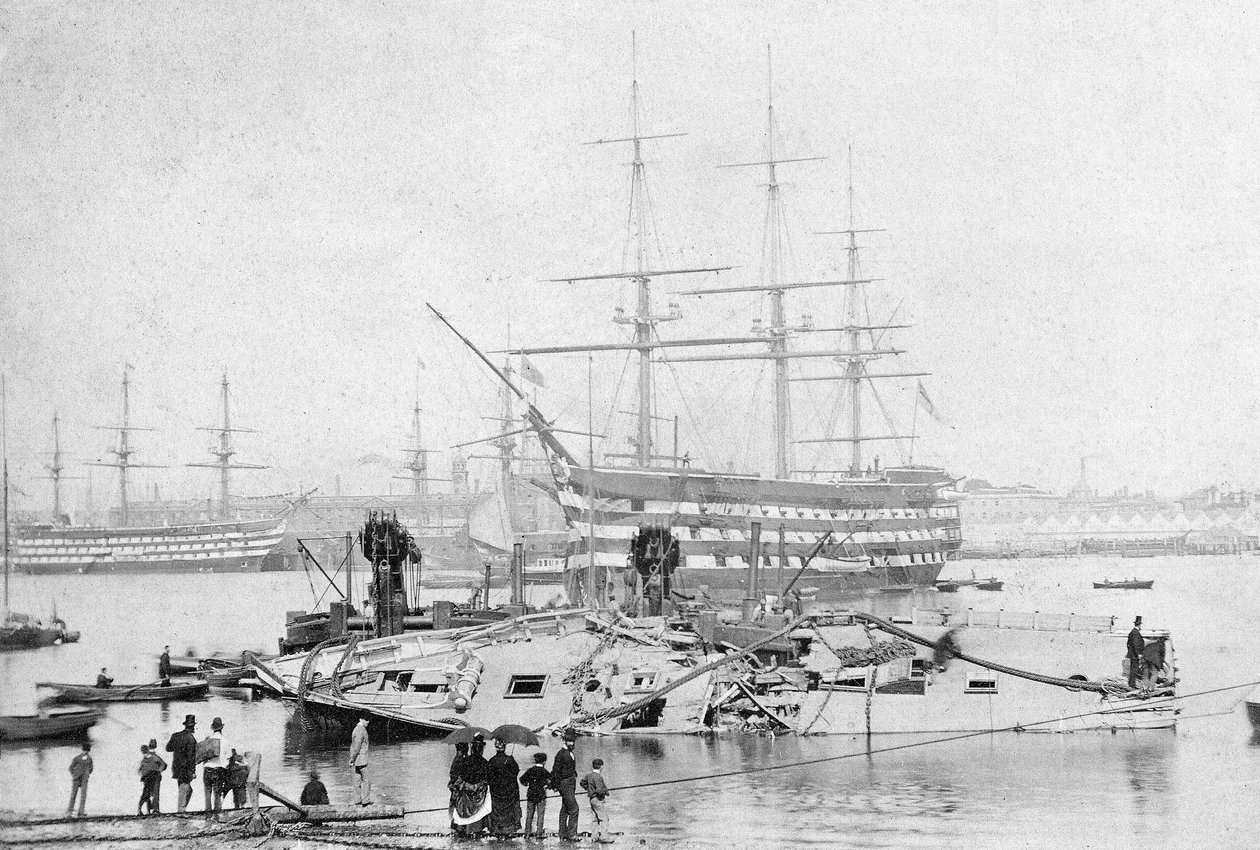 HMS Victory nel porto di Portsmouth, c.1870 da English Photographer