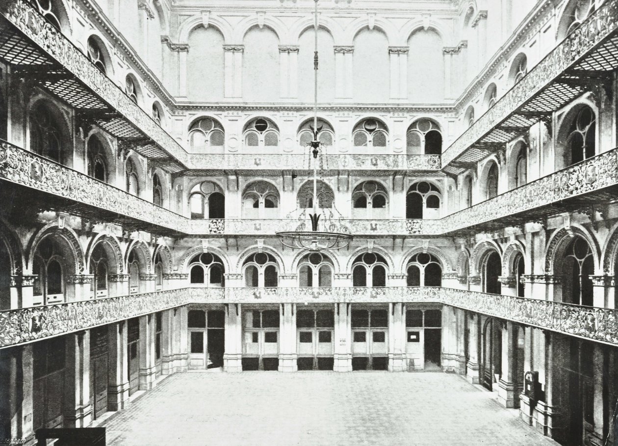 Hop Exchange: interno della sala est, Southwark Street, Londra, 1890 da English Photographer