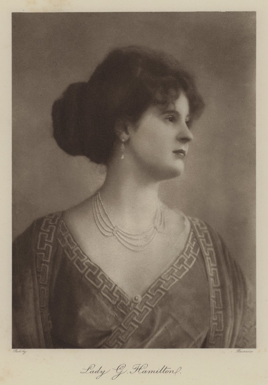 Lady G Hamilton (foto b/n) da English Photographer