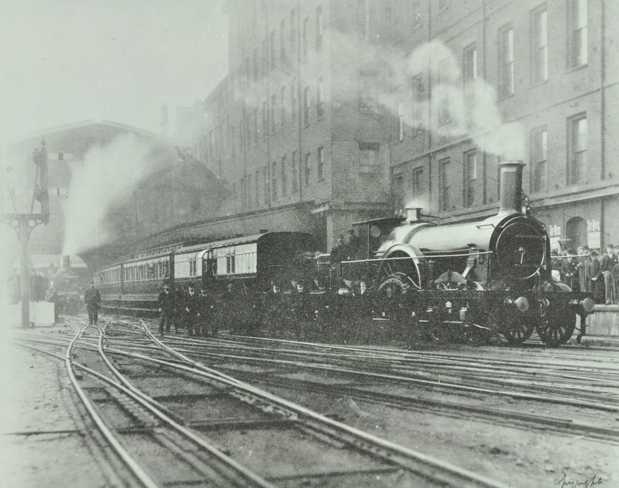Ultimo treno a scartamento largo che lascia la stazione di Paddington, 1892 da English Photographer