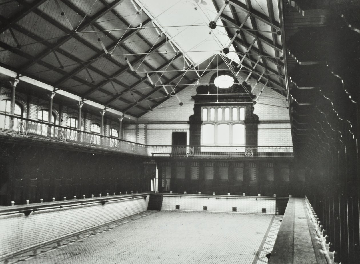 Laurie Grove Bath: il primo bagno pubblico di Deptford, bagno di prima classe, 1898 da English Photographer