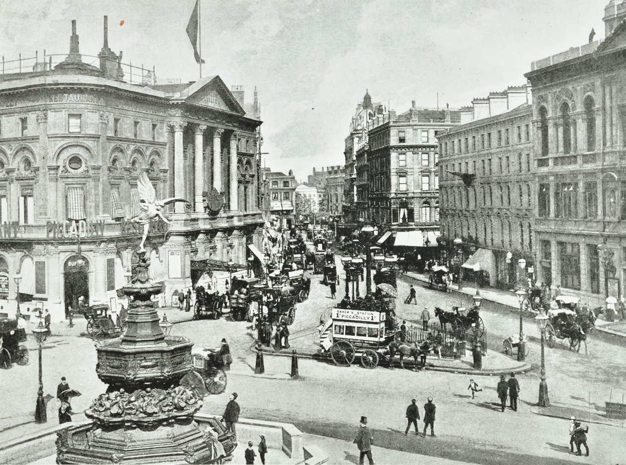 London Pavilion, Piccadilly Circus: vista est, 1896 da English Photographer