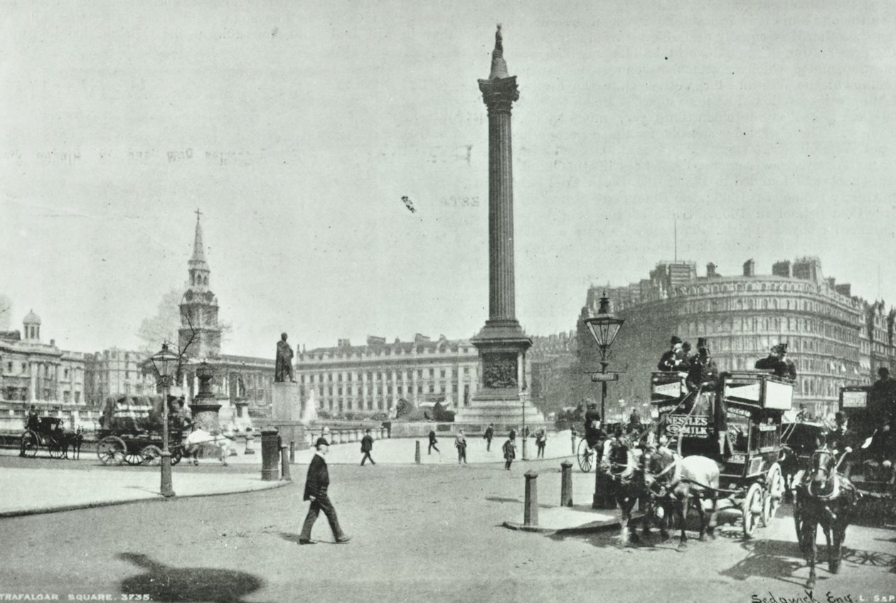 Colonna di Nelson, Trafalgar Square: vista nord-ovest da Cockspur Street, 1898 da English Photographer