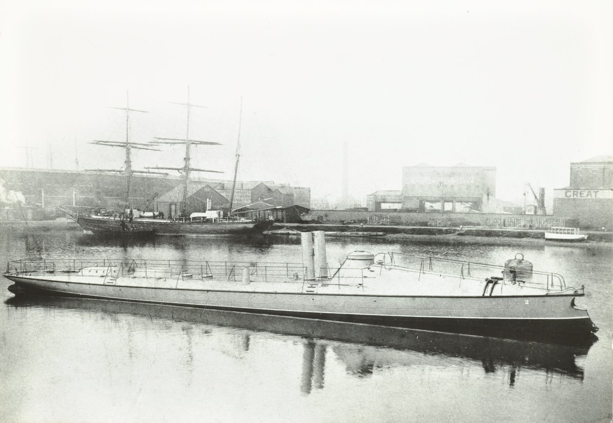 Una delle tre torpediniere costruite per il governo portoghese, Londra, 1881 da English Photographer