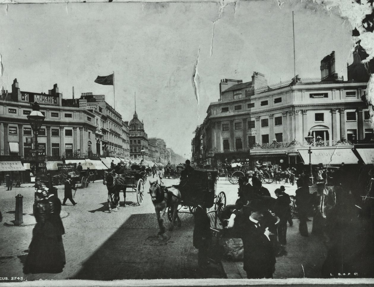 Oxford Circus, Westminster LB: vista verso est, 1895 da English Photographer