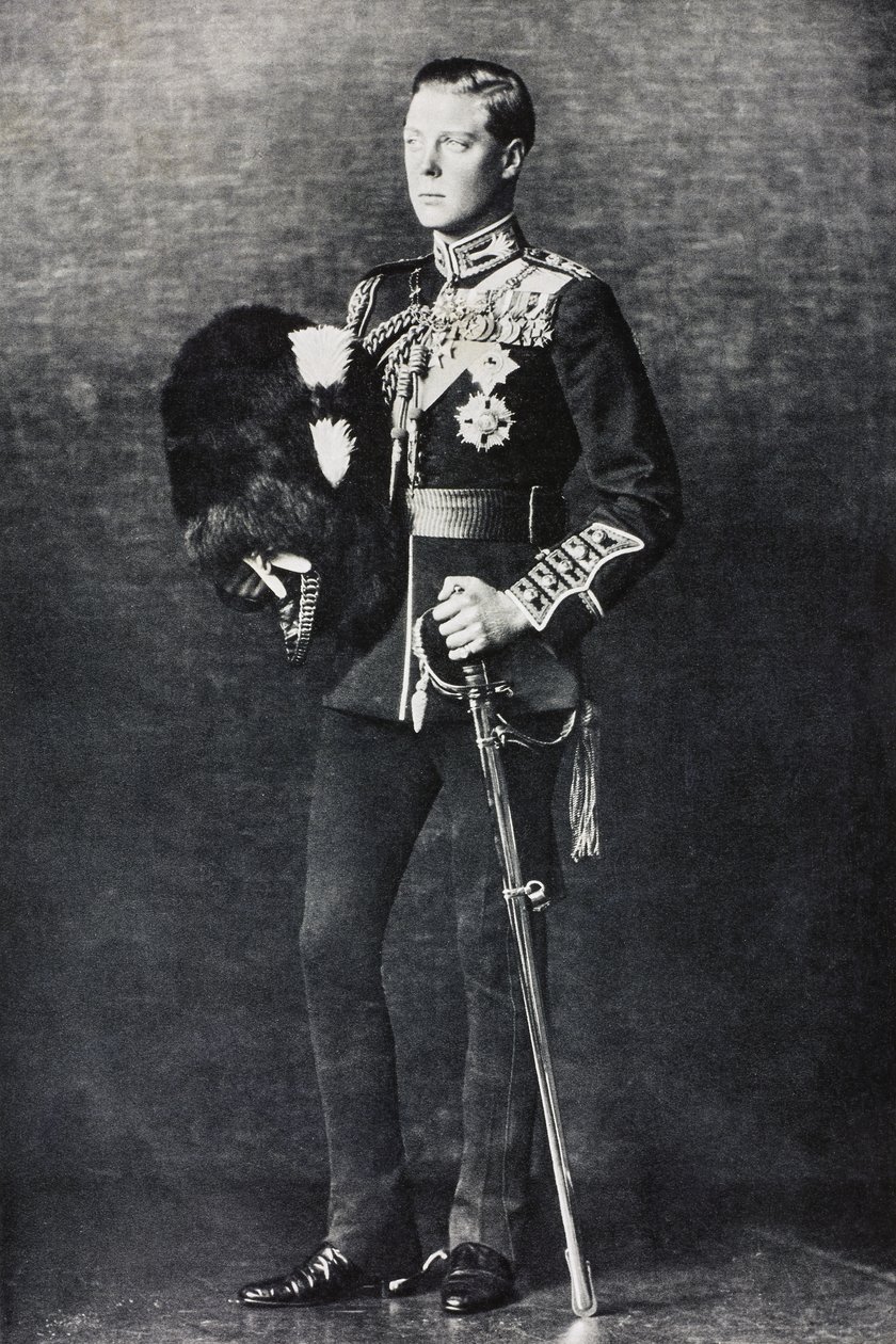 Ritratto di Edoardo, Principe di Galles, in uniforme da colonnello delle Guardie Gallesi da English Photographer
