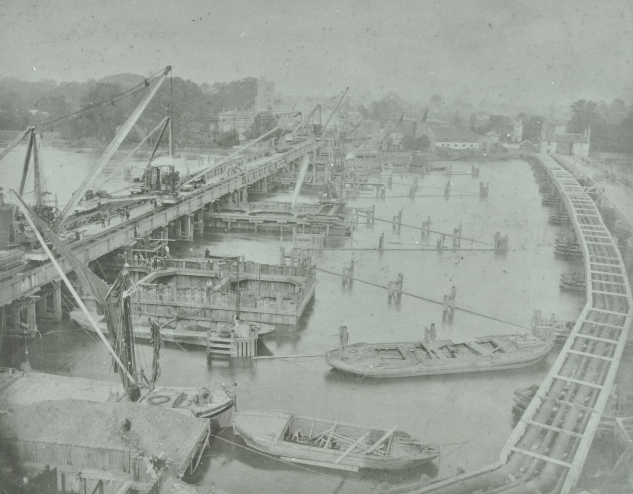 Putney Bridge: scavo delle fondamenta per il nuovo ponte, 1883 da English Photographer